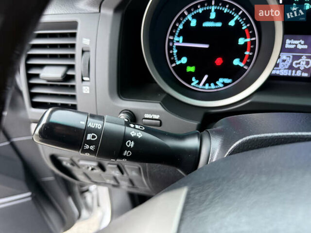 Серый Тойота Ленд Крузер, объемом двигателя 4.5 л и пробегом 280 тыс. км за 32500 $, фото 45 на Automoto.ua