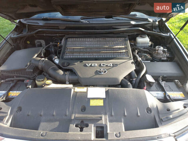 Серый Тойота Ленд Крузер, объемом двигателя 4.5 л и пробегом 282 тыс. км за 28500 $, фото 7 на Automoto.ua