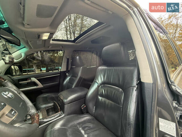 Сірий Тойота Ленд Крузер, об'ємом двигуна 0 л та пробігом 280 тис. км за 22900 $, фото 11 на Automoto.ua