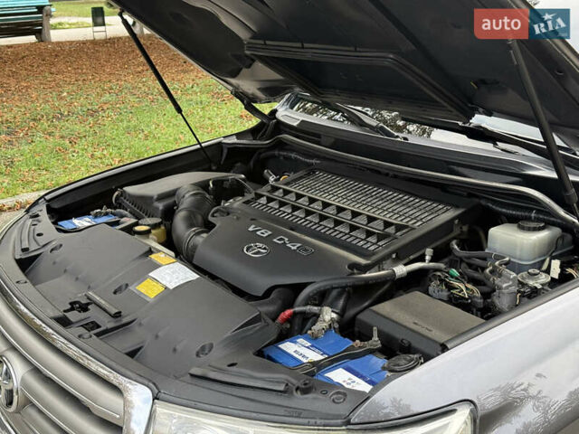 Сірий Тойота Ленд Крузер, об'ємом двигуна 0 л та пробігом 280 тис. км за 22900 $, фото 13 на Automoto.ua