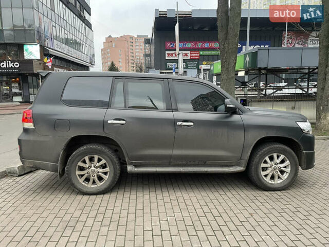 Серый Тойота Ленд Крузер, объемом двигателя 4.46 л и пробегом 105 тыс. км за 58000 $, фото 3 на Automoto.ua