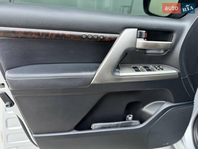 Серый Тойота Ленд Крузер, объемом двигателя 4.5 л и пробегом 280 тыс. км за 32500 $, фото 22 на Automoto.ua