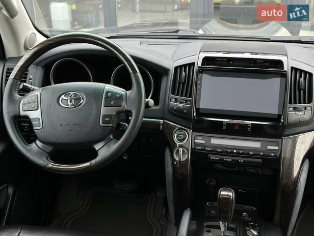 Серый Тойота Ленд Крузер, объемом двигателя 4.5 л и пробегом 139 тыс. км за 39000 $, фото 26 на Automoto.ua