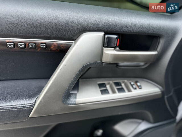 Серый Тойота Ленд Крузер, объемом двигателя 4.5 л и пробегом 280 тыс. км за 32500 $, фото 23 на Automoto.ua