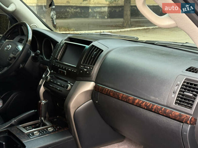 Сірий Тойота Ленд Крузер, об'ємом двигуна 0 л та пробігом 280 тис. км за 22900 $, фото 4 на Automoto.ua