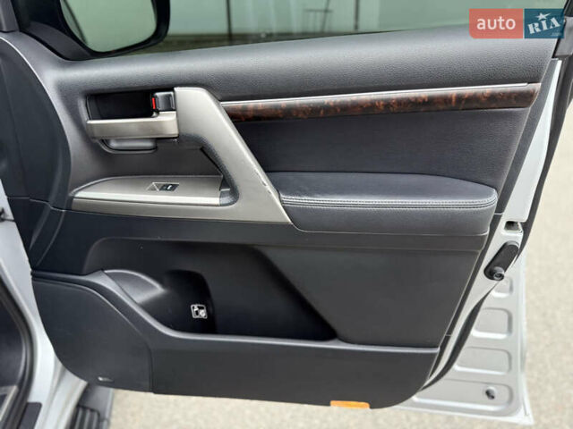 Серый Тойота Ленд Крузер, объемом двигателя 4.5 л и пробегом 280 тыс. км за 32500 $, фото 51 на Automoto.ua