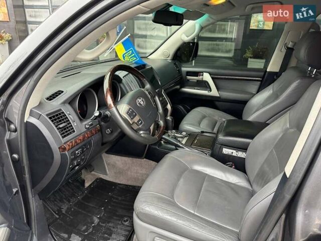 Сірий Тойота Ленд Крузер, об'ємом двигуна 4.5 л та пробігом 225 тис. км за 28000 $, фото 1 на Automoto.ua