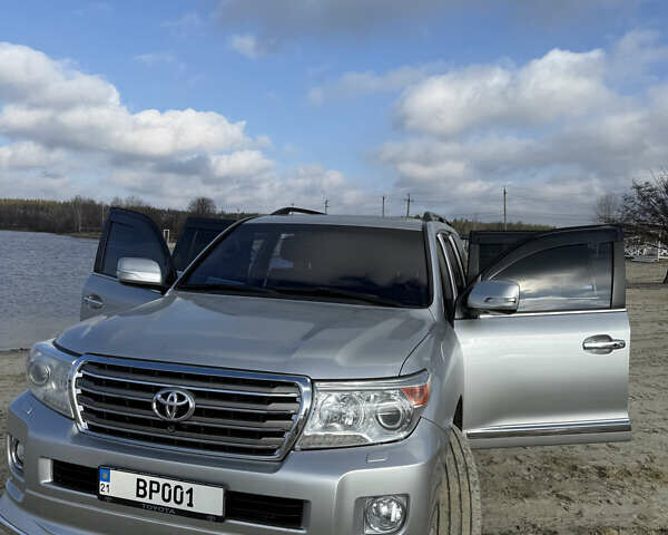 Серый Тойота Ленд Крузер, объемом двигателя 4.6 л и пробегом 222 тыс. км за 31000 $, фото 14 на Automoto.ua