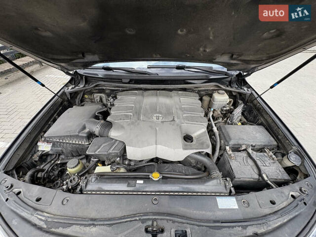 Серый Тойота Ленд Крузер, объемом двигателя 4.61 л и пробегом 227 тыс. км за 30500 $, фото 12 на Automoto.ua