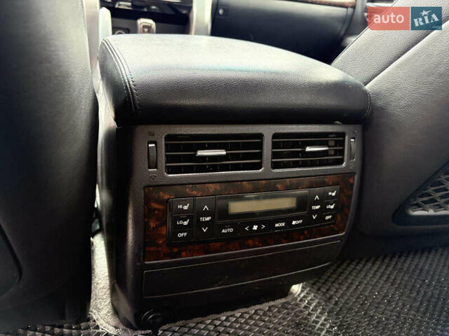 Серый Тойота Ленд Крузер, объемом двигателя 4.61 л и пробегом 227 тыс. км за 30500 $, фото 18 на Automoto.ua