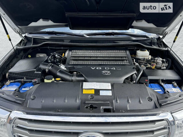 Сірий Тойота Ленд Крузер, об'ємом двигуна 4.5 л та пробігом 219 тис. км за 31500 $, фото 52 на Automoto.ua
