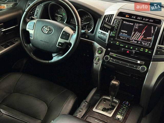 Сірий Тойота Ленд Крузер, об'ємом двигуна 4.5 л та пробігом 235 тис. км за 28990 $, фото 28 на Automoto.ua