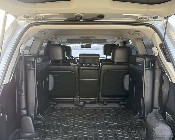 Серый Тойота Ленд Крузер, объемом двигателя 4.6 л и пробегом 222 тыс. км за 31000 $, фото 19 на Automoto.ua