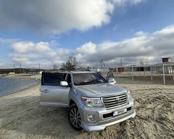 Серый Тойота Ленд Крузер, объемом двигателя 4.6 л и пробегом 222 тыс. км за 31000 $, фото 15 на Automoto.ua
