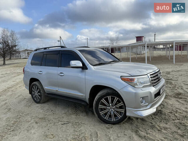 Серый Тойота Ленд Крузер, объемом двигателя 4.6 л и пробегом 222 тыс. км за 31000 $, фото 2 на Automoto.ua