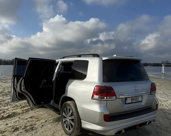 Серый Тойота Ленд Крузер, объемом двигателя 4.6 л и пробегом 222 тыс. км за 31000 $, фото 16 на Automoto.ua