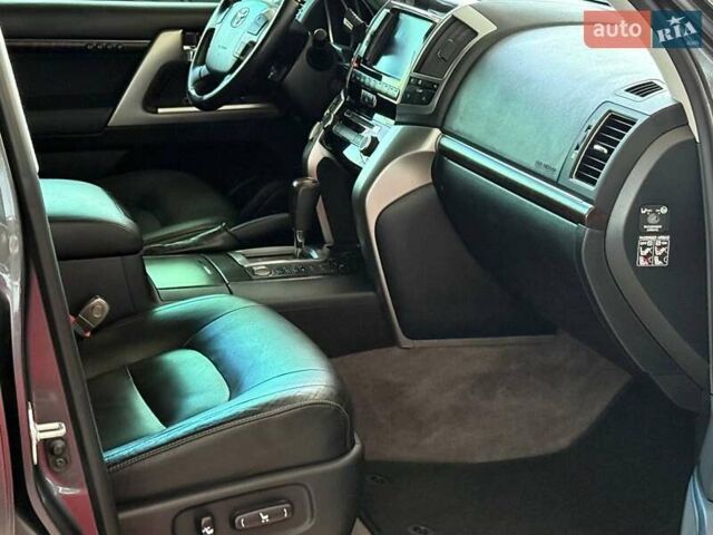 Сірий Тойота Ленд Крузер, об'ємом двигуна 4.5 л та пробігом 235 тис. км за 28990 $, фото 24 на Automoto.ua