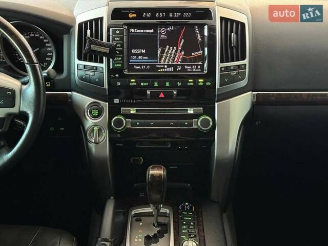 Сірий Тойота Ленд Крузер, об'ємом двигуна 4.5 л та пробігом 235 тис. км за 28990 $, фото 29 на Automoto.ua