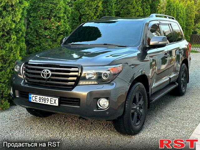 Серый Тойота Ленд Крузер, объемом двигателя 4.5 л и пробегом 232 тыс. км за 32900 $, фото 3 на Automoto.ua