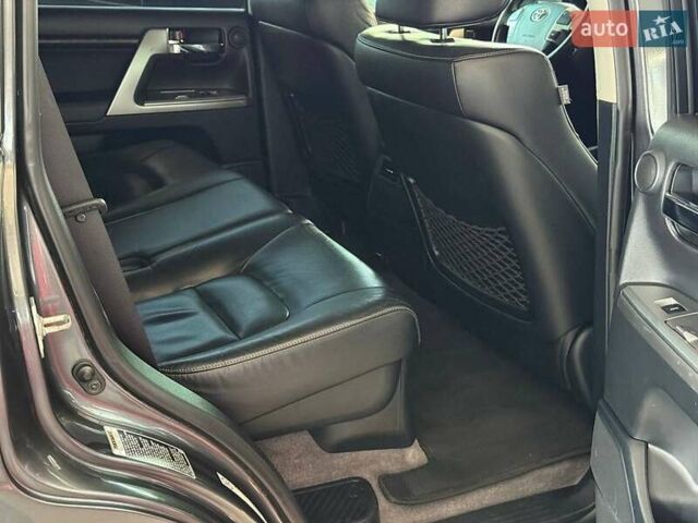 Сірий Тойота Ленд Крузер, об'ємом двигуна 4.5 л та пробігом 235 тис. км за 28990 $, фото 23 на Automoto.ua