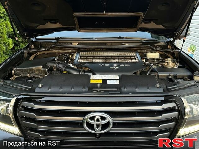 Серый Тойота Ленд Крузер, объемом двигателя 4.5 л и пробегом 232 тыс. км за 32900 $, фото 6 на Automoto.ua