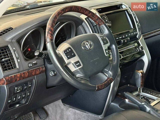 Сірий Тойота Ленд Крузер, об'ємом двигуна 4.5 л та пробігом 235 тис. км за 28990 $, фото 18 на Automoto.ua