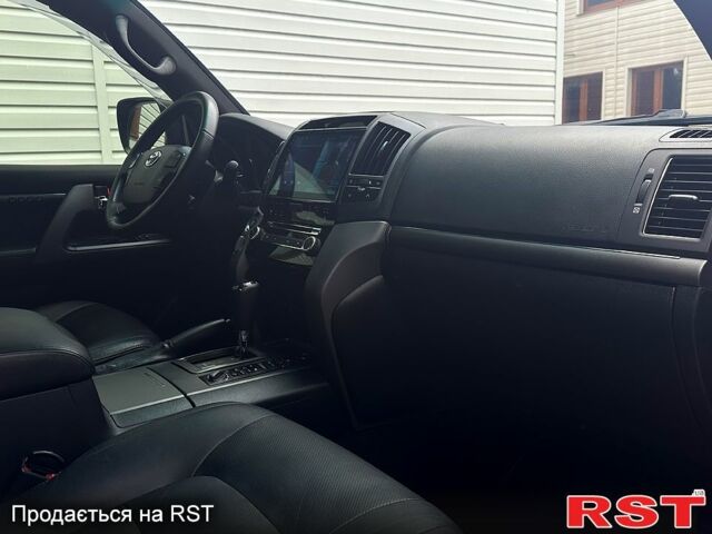 Серый Тойота Ленд Крузер, объемом двигателя 4.5 л и пробегом 209 тыс. км за 30000 $, фото 5 на Automoto.ua