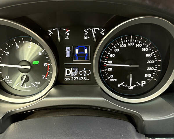 Серый Тойота Ленд Крузер, объемом двигателя 4.61 л и пробегом 227 тыс. км за 30500 $, фото 22 на Automoto.ua