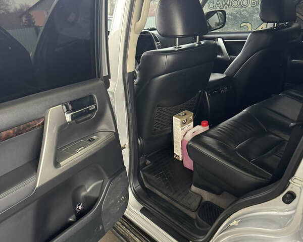 Серый Тойота Ленд Крузер, объемом двигателя 4.5 л и пробегом 290 тыс. км за 30500 $, фото 7 на Automoto.ua