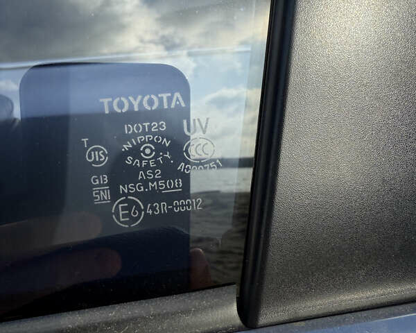 Серый Тойота Ленд Крузер, объемом двигателя 4.6 л и пробегом 222 тыс. км за 31000 $, фото 37 на Automoto.ua