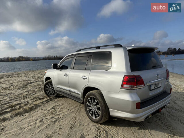 Серый Тойота Ленд Крузер, объемом двигателя 4.6 л и пробегом 222 тыс. км за 31000 $, фото 7 на Automoto.ua