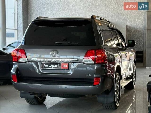 Сірий Тойота Ленд Крузер, об'ємом двигуна 4.5 л та пробігом 235 тис. км за 28990 $, фото 5 на Automoto.ua