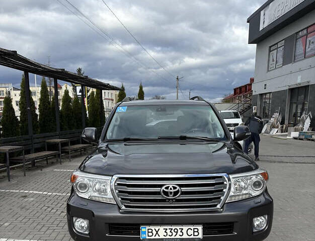 Серый Тойота Ленд Крузер, объемом двигателя 4.61 л и пробегом 227 тыс. км за 30500 $, фото 2 на Automoto.ua