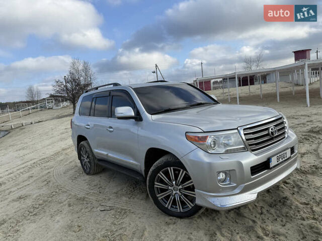 Серый Тойота Ленд Крузер, объемом двигателя 4.6 л и пробегом 222 тыс. км за 31000 $, фото 3 на Automoto.ua