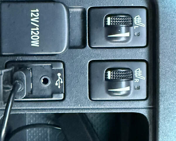 Сірий Тойота Ленд Крузер, об'ємом двигуна 3 л та пробігом 185 тис. км за 32500 $, фото 40 на Automoto.ua