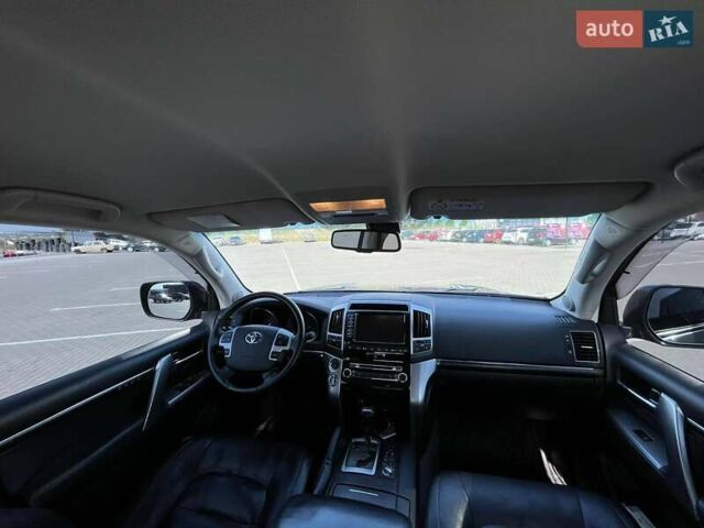 Серый Тойота Ленд Крузер, объемом двигателя 4.5 л и пробегом 230 тыс. км за 38899 $, фото 44 на Automoto.ua