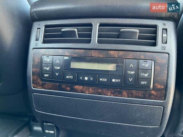 Серый Тойота Ленд Крузер, объемом двигателя 4.5 л и пробегом 230 тыс. км за 38899 $, фото 49 на Automoto.ua