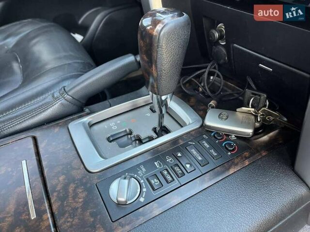 Серый Тойота Ленд Крузер, объемом двигателя 4.5 л и пробегом 230 тыс. км за 38899 $, фото 38 на Automoto.ua