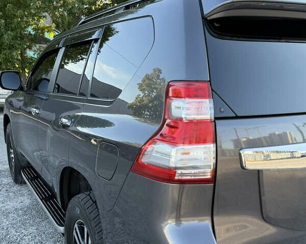 Сірий Тойота Ленд Крузер, об'ємом двигуна 3 л та пробігом 185 тис. км за 32500 $, фото 15 на Automoto.ua