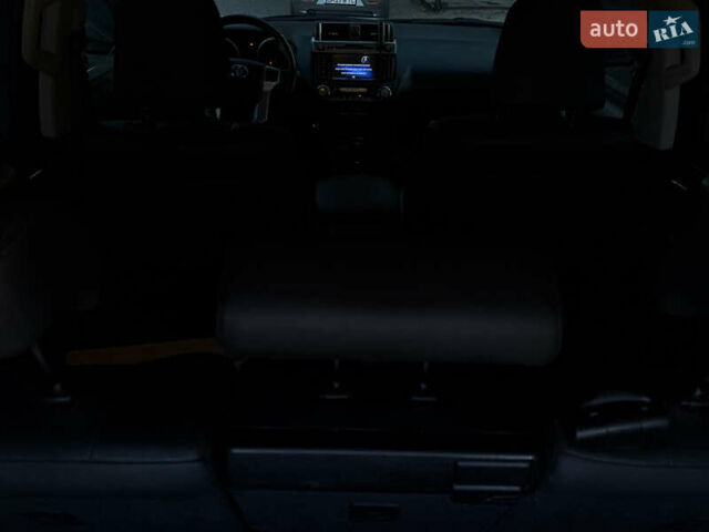 Сірий Тойота Ленд Крузер, об'ємом двигуна 3 л та пробігом 185 тис. км за 32500 $, фото 30 на Automoto.ua