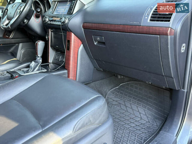 Сірий Тойота Ленд Крузер, об'ємом двигуна 3 л та пробігом 185 тис. км за 32500 $, фото 43 на Automoto.ua