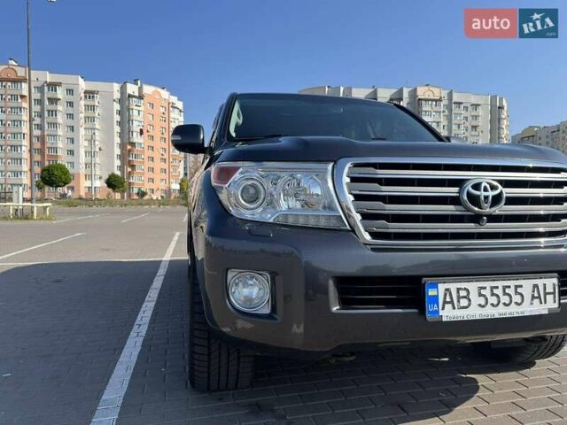 Серый Тойота Ленд Крузер, объемом двигателя 4.5 л и пробегом 230 тыс. км за 38899 $, фото 2 на Automoto.ua