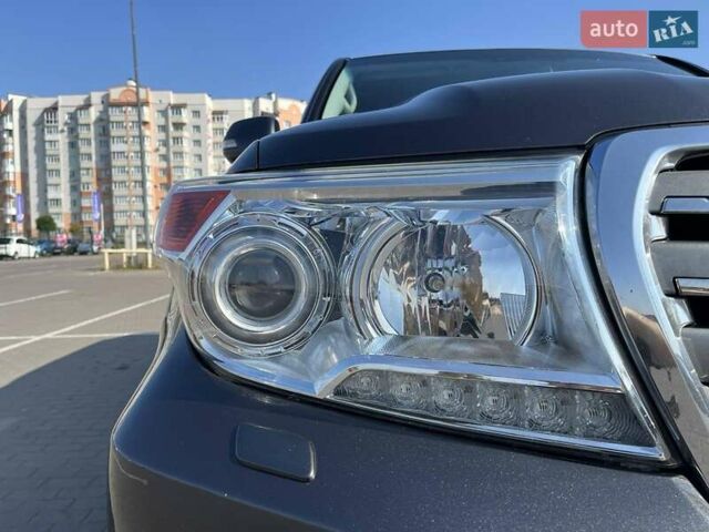 Серый Тойота Ленд Крузер, объемом двигателя 4.5 л и пробегом 230 тыс. км за 38899 $, фото 3 на Automoto.ua