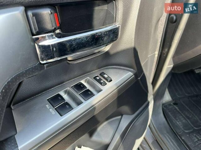 Серый Тойота Ленд Крузер, объемом двигателя 4.5 л и пробегом 230 тыс. км за 38899 $, фото 27 на Automoto.ua