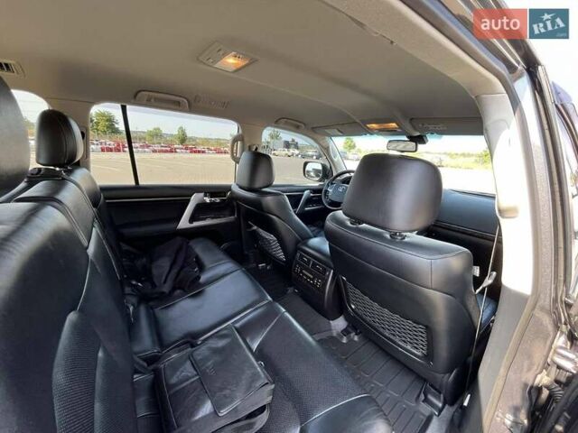 Серый Тойота Ленд Крузер, объемом двигателя 4.5 л и пробегом 230 тыс. км за 38899 $, фото 46 на Automoto.ua