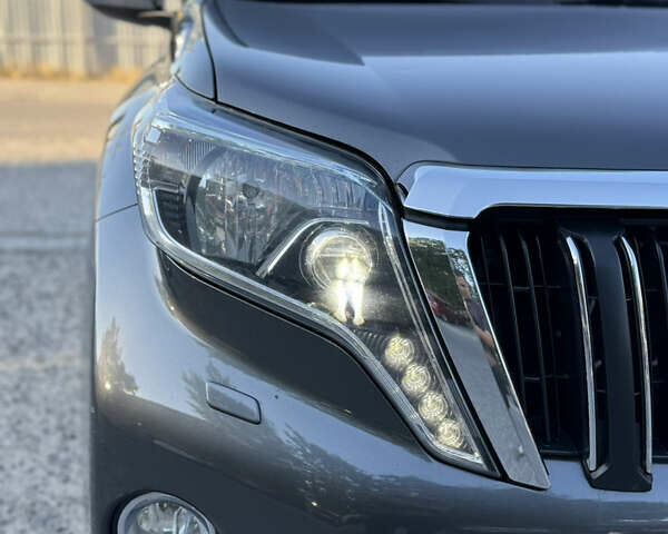 Сірий Тойота Ленд Крузер, об'ємом двигуна 3 л та пробігом 185 тис. км за 32500 $, фото 8 на Automoto.ua