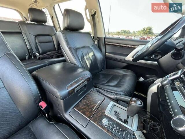 Серый Тойота Ленд Крузер, объемом двигателя 4.5 л и пробегом 230 тыс. км за 38899 $, фото 37 на Automoto.ua
