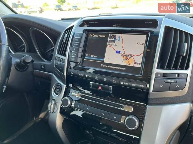 Серый Тойота Ленд Крузер, объемом двигателя 4.5 л и пробегом 230 тыс. км за 38899 $, фото 40 на Automoto.ua