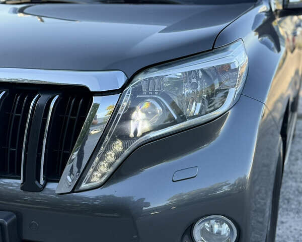 Сірий Тойота Ленд Крузер, об'ємом двигуна 3 л та пробігом 185 тис. км за 32500 $, фото 7 на Automoto.ua