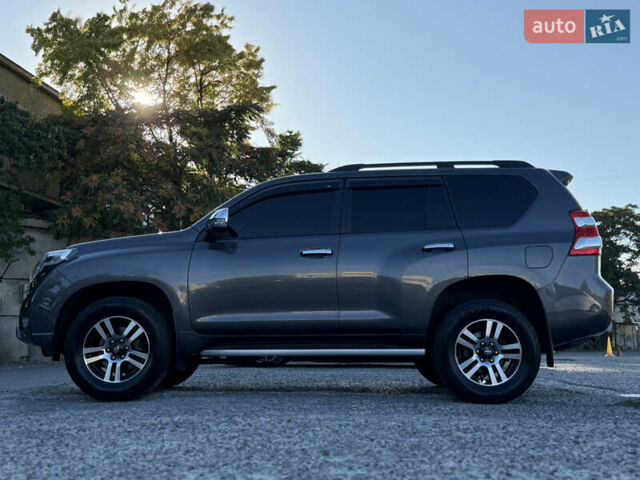 Сірий Тойота Ленд Крузер, об'ємом двигуна 3 л та пробігом 185 тис. км за 32500 $, фото 9 на Automoto.ua